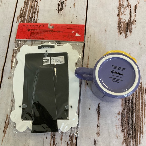 NEW FRIENDS PEEPHOLE FRAME CUP AND PICTURE FRAME - Picture 3 of 6